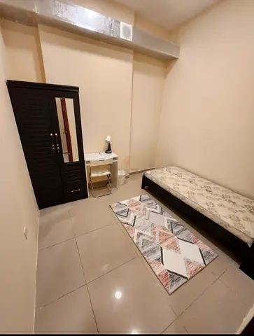 BIG PARTITION FOR SINGLE LADY ONLY & COMMON BALCONY NEAR MOE (NO MALES, NO COUPLES)