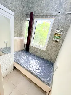 !! SOLO PARTITION !! WINDOW !! NEAR BY THE GARDEN METRO !!