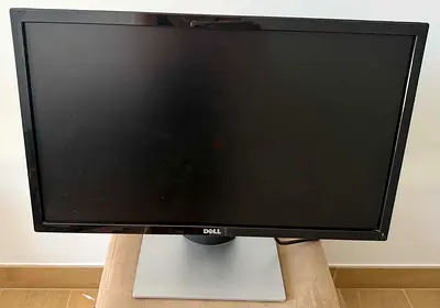 Dell Monitor with adjustable stand 23.5”