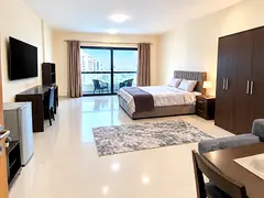 🏠✨NO COMMISSION Furnished Master Room with Balcony Free PARKING Free Wi-Fi Near Beach & Cornich