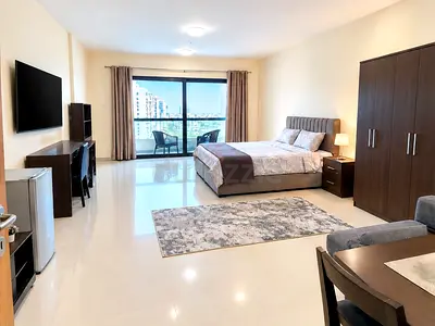 🏠✨NO COMMISSION Furnished Master Room with Balcony Free PARKING Free Wi-Fi Near Beach & Corniche