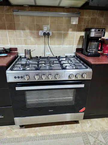 Used freestanding gas cooker with oven - good working condition