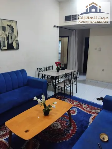 شقة مفروشة غرفتين وصالة للإيجار الشهري في القاسمية الشارقة - منطقة المحطة بجوار ميجا مول بسعر لقطة