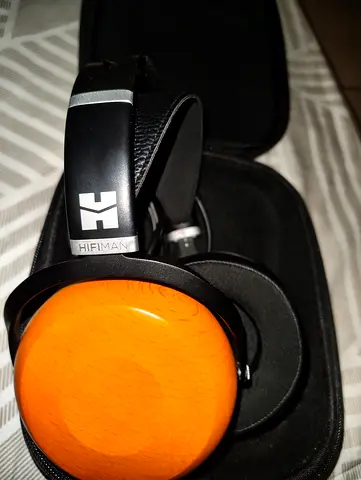 Hifiman Sundara closed headphones