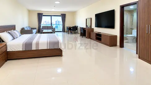 🏠✨NO COMMISSION Fully Furnished Master Room with Balcony