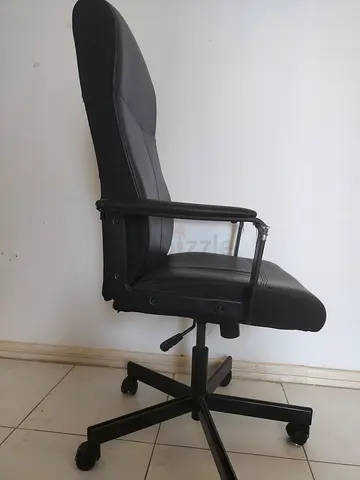 Black high-back office chair with armrests — good condition