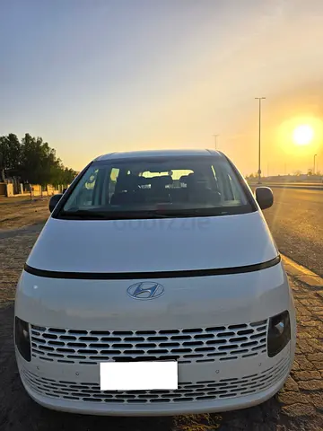 2022 Hyundai Staria Comfort GCC Specs