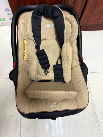 Baby shop Giggles Baby car seat for sale