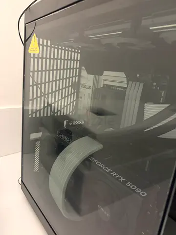 Rtx 5090 with monitor and headset