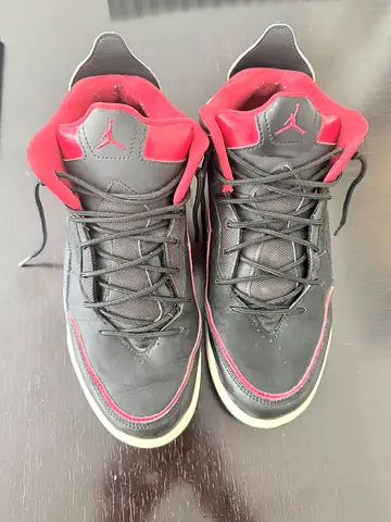 Black and red retro Jordan’s size 44