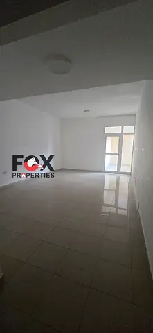فرصة استثمارية مميزة للبيع في عجمان – أبراج الهورايزون | غرفة وصالة بإطلالة على المدينة