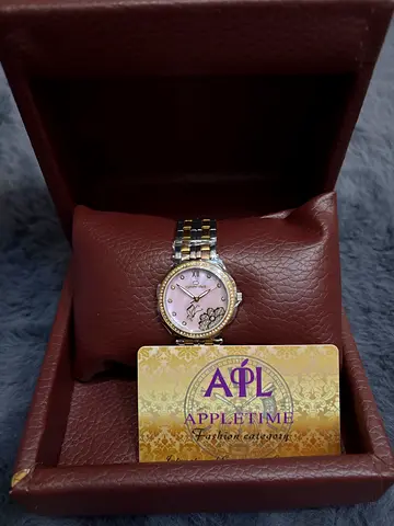 ساعة  نسائية جديدة للبيع