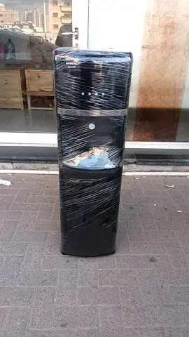 Bottom load water dispenser