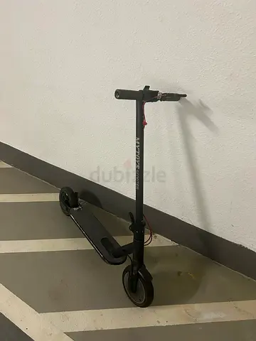 Electric scooter battery working but needs some maintenance and work that’s why the price is low.