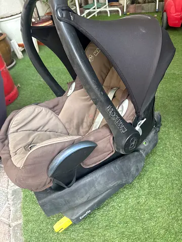 Maxi cosi baby car seat and car base