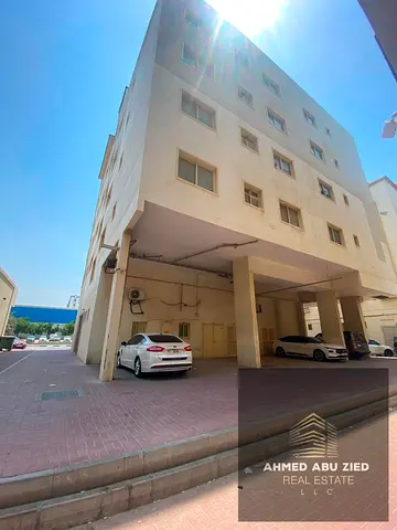 فرصة استثمارية مميزة للبيع في عجمان الجرف الصناعية 2  بناية سكنية تجارية للبيع في منطقة الجرف 2 بإمارة عجمان، فرصة مميزة للمستثمرين الباحثين عن عقار