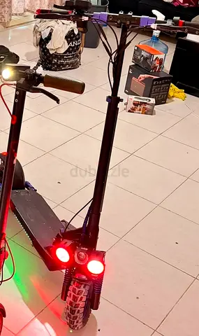 Electric scooter with dual front lights — good condition