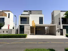 5 Rooms | CORNER | ON PARK | NEAR POOL | No Agents