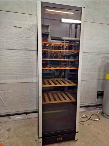 Vestfrist Tall Glass Door Wine Cooler / Beverage Refrigerator - Single Door