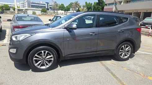 2015 Hyundai Santa Fe Comfort GCC Specs , Single Indian Owner, Accident free, 4 Cylinder.