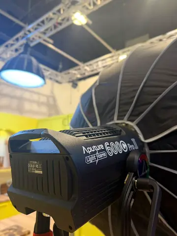 Aputure light storm LS 600c Pro || RGB LED light studio (V-mount)