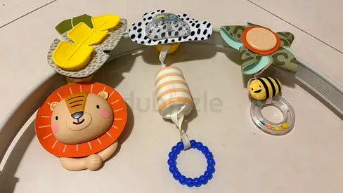 Baby crib/highchair activity toy with detachable clip — lion rattle and teether set