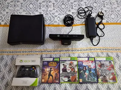 Xbox 360 Slim bundle with Kinect, controller, xbox 360 power box and 5 games