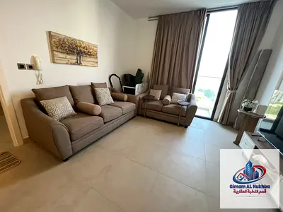 اجمل شقه غرفه صاله بلكونه في الشارقه منطقه الجاده غرفه نوم ممتازه صاله كبيره مع بلكونه اطلاله تحفه فرش جديد مطبخ عصري حمام سوبر لكس موقع استراتيجي