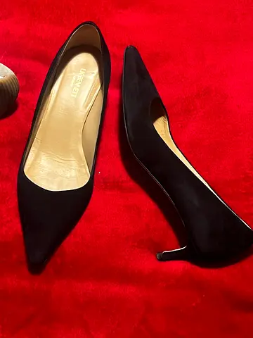 Kitten mid heel suede shoes