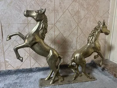 Pair of vintage brass horse statues - decorative set
