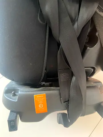 URGENT: Cheap! Baby Car Seat ISO fix Mothercare