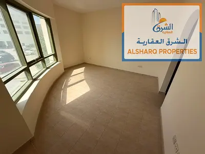 اجمل الشقق واكبر المساحات بلكونه بإطلاله بحريه وجود خزائن بالحائط موقع حيوي علي كورنيش عجمان بالقرب من جميع الخدمات
