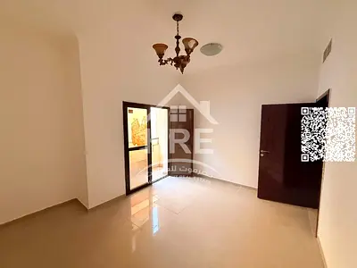 شقة مجددة 850 قدم بجانب المسجد بسعر مميز
