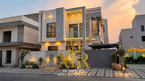 An unmissable investment and residential opportunity to own a villa with super deluxe finishes in natural stone and marble, located on a well-serviced