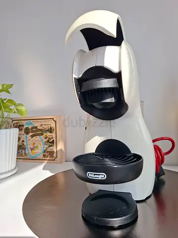Delonghi NESCAFE DOLCE GUSTO coffee machine - white, compact