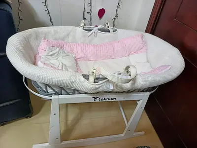Teknum baby bassinet with mattress and straps - gently used