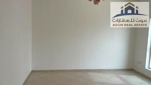فرصة فاخرة للسكن الراقي بإطلالة بحرية خلابة في أرقى مواقع الشارقة - المجاز 3! 🌟  تتوفر الآن شقة واسعة ومميزة تتكون من 3 غرف نوم، صالة معيشة فسيحة، وغ