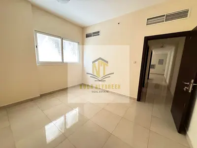 غرفة وصالة مع موقف مجاني وسهولة الوصول إلى الخدمات – المجاز 3