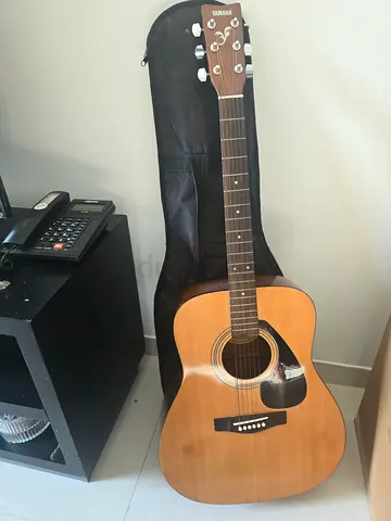 Yamaha F310 Acoustic Guitar with soft case