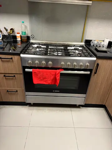 Bosch 5-Burner Gas Cooker with Oven - Good Condition