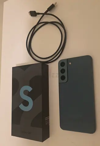 Samsung Galaxy S22 with box and USB-C cable - Good condition