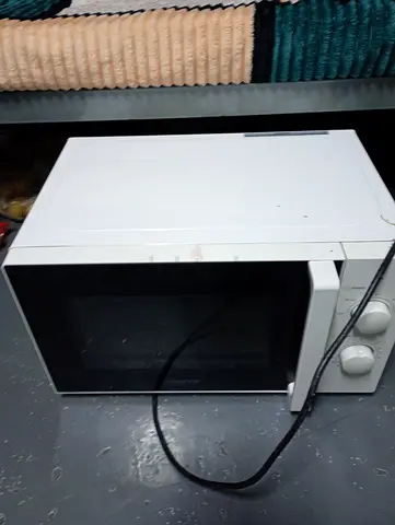 Used white countertop microwave oven - good working condition