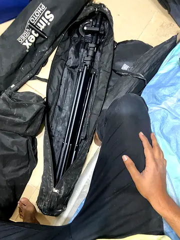 Used Shilpex photo video tripod with carry bag - sturdy metal legs