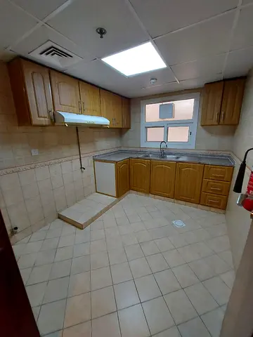 * PRIME LOCATION * 1BHK WITH WARDOBES AVAILABLE FOR FAMILY JUST IN 35K *6 CHEQUES PARMENT* OPPOSITE