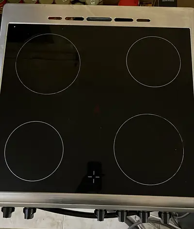 Electric 4-burner Ceramic Cooktop Stove - Good Condition
