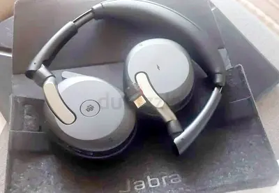 Jabra wireless Bluetooth over-ear headset - hardly 5 to 6 times used