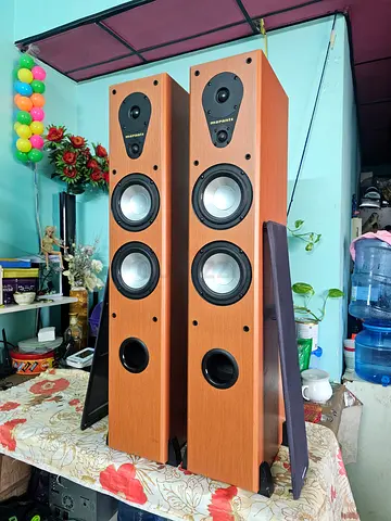 Marantz tower speaker pair brand new condition
