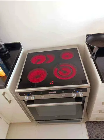 Siemens  Electric Ceramic Hob with Oven - Good Working Condition