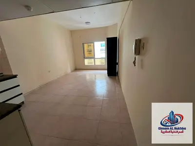 Best-priced studio in Sharjah: spacious, with central air conditioning and central gas. Excellent location close to all amenities.