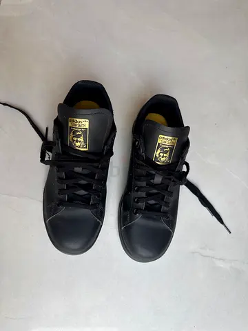 Adidas Stan Smith Black Sneakers with Gold Logo – Classic Casual Shoes.